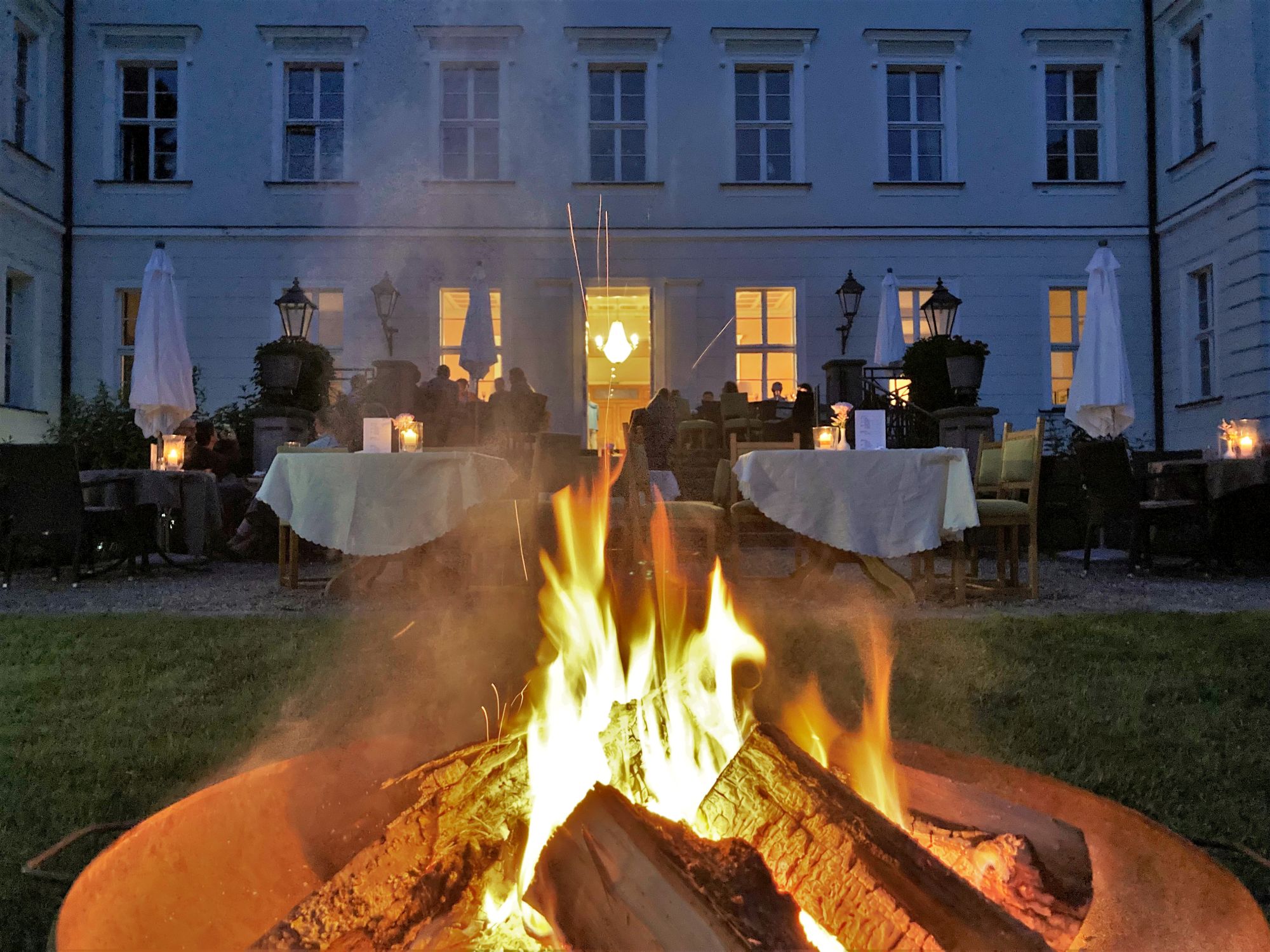 Lagerfeuer Schloss Wedendorf